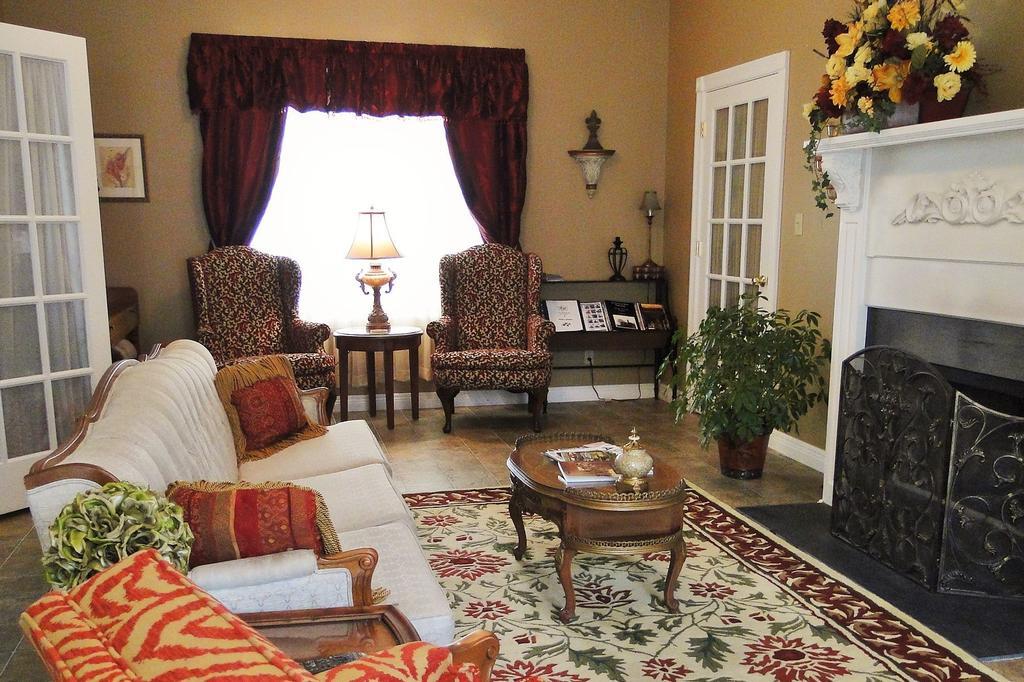 Hill House Bed And Breakfast Loretto ภายนอก รูปภาพ