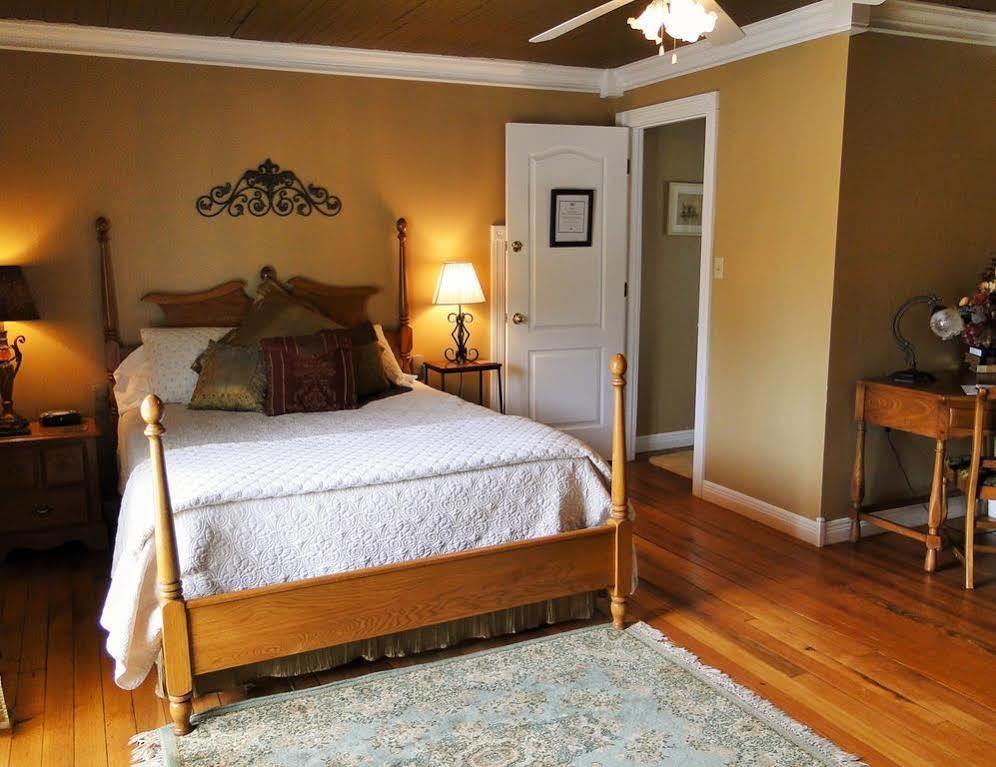 Hill House Bed And Breakfast Loretto ภายนอก รูปภาพ