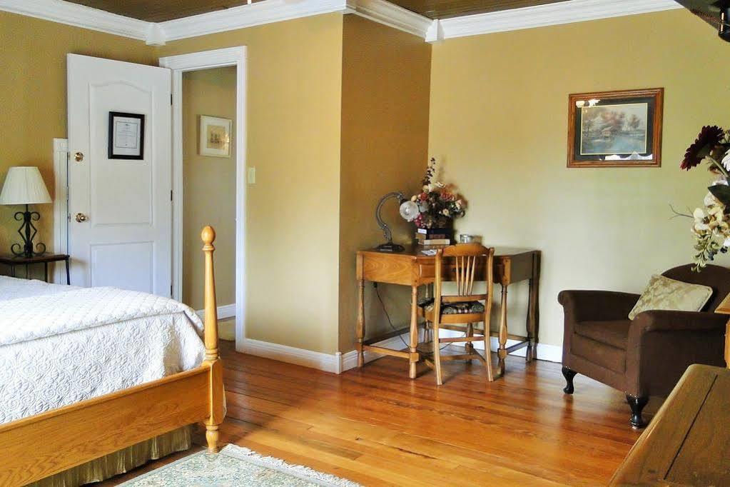 Hill House Bed And Breakfast Loretto ภายนอก รูปภาพ