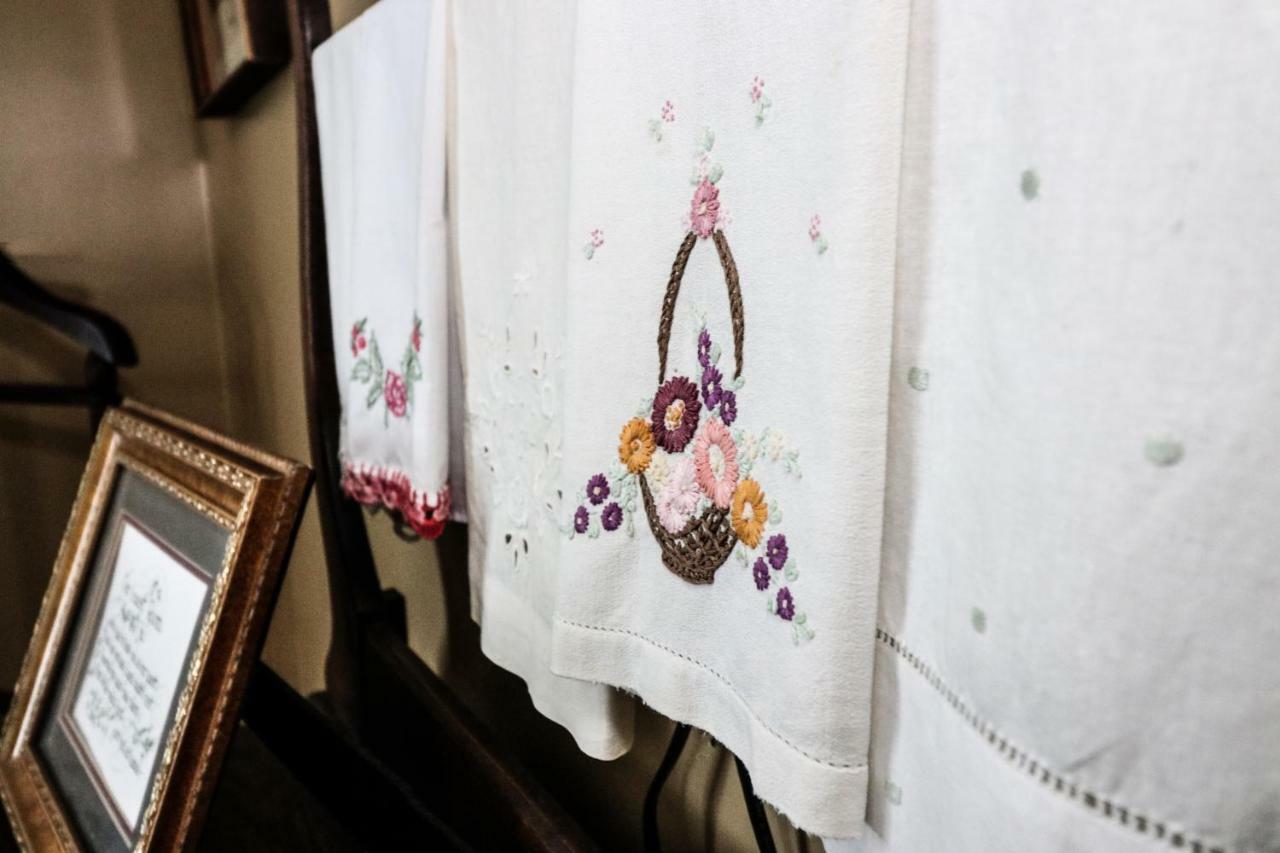 Hill House Bed And Breakfast Loretto ภายนอก รูปภาพ